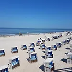 Im Zentrum Von Westerland Gelegene Ferienwohnung Mit Westbalkon Und Schoenem Ausblick