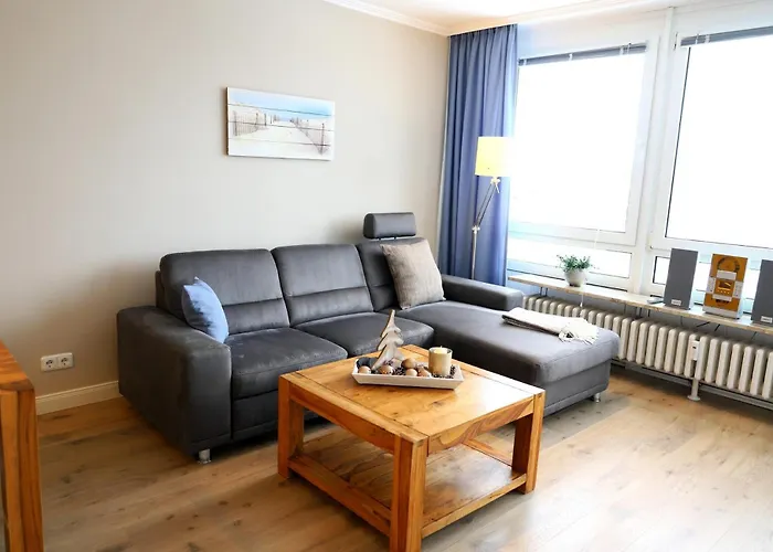 Im Zentrum Von Westerland Gelegene Ferienwohnung Mit Westbalkon Und Schoenem Ausblick