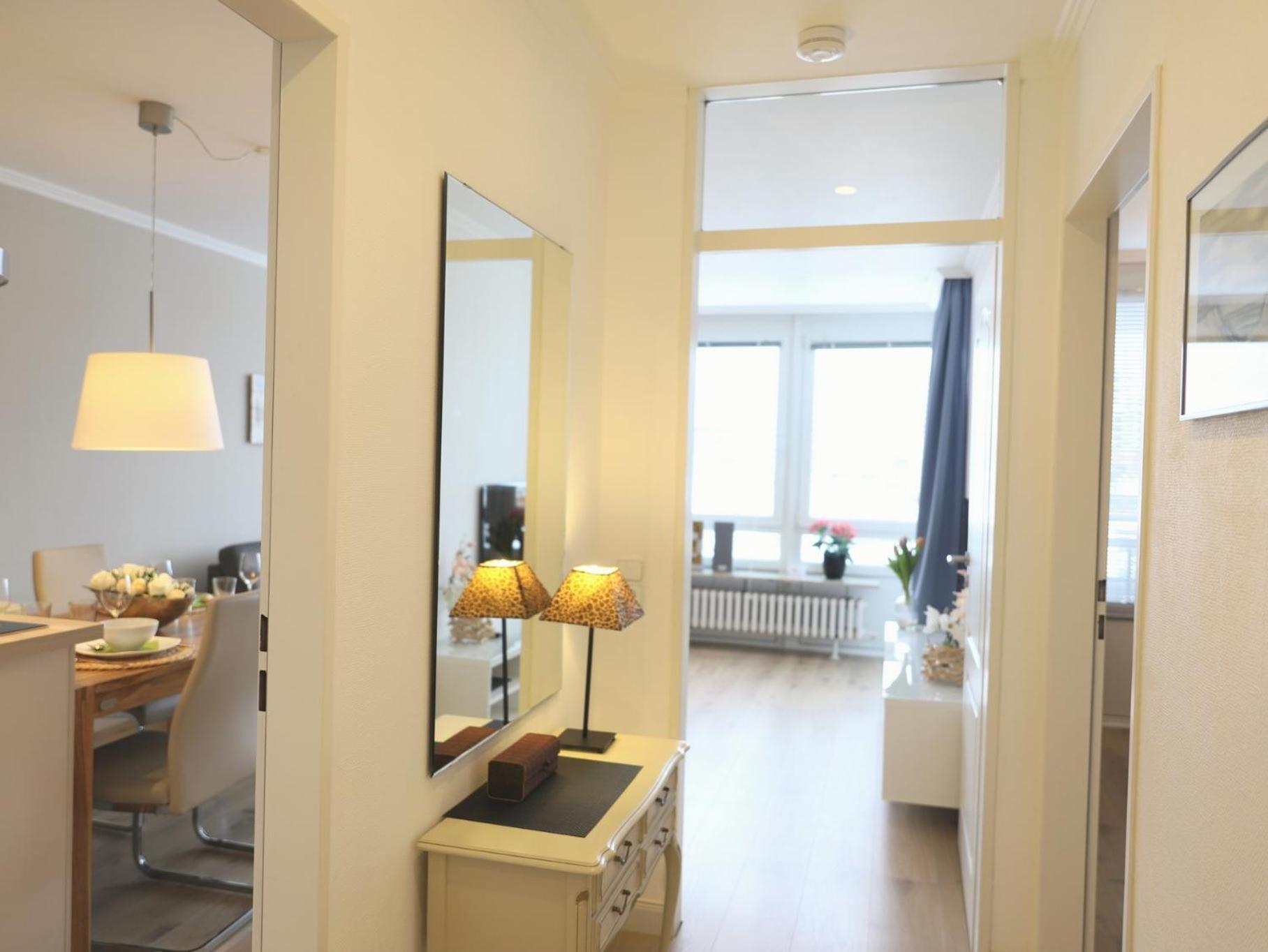 Im Zentrum Von Gelegene Mit Westbalkon Und Schoenem Ausblick Apartment